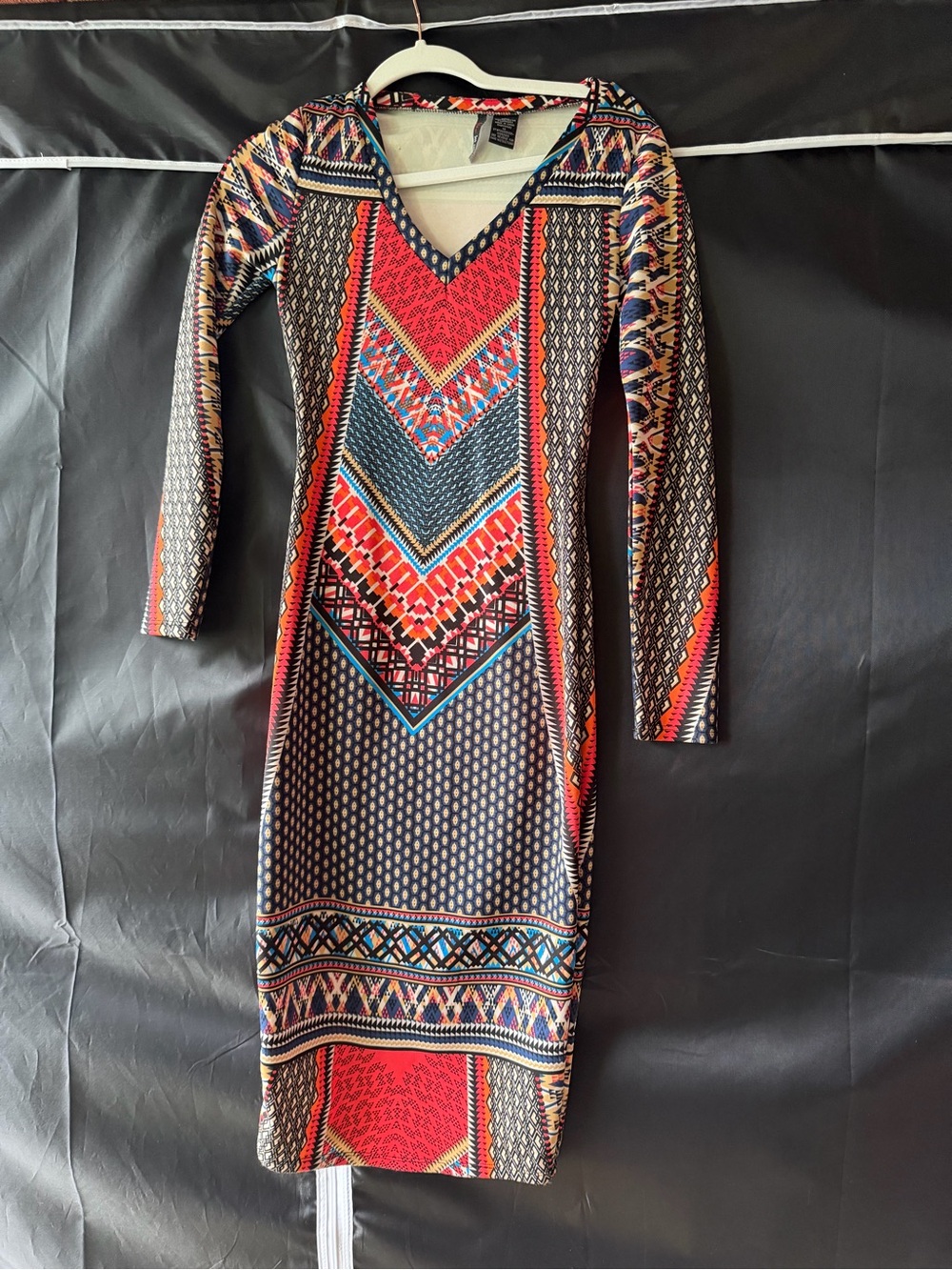 Women’s Tribal Print Bodycon Midi Dress Long Sleeve V Neck Size Small